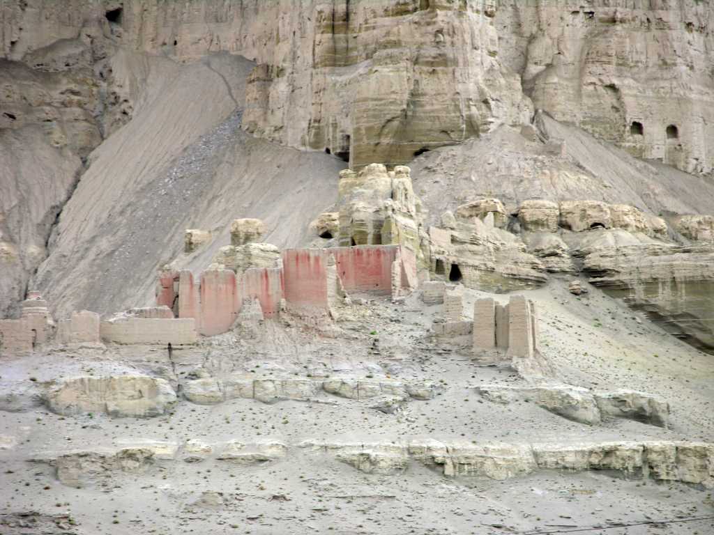 Tibet Guge 04 Tholing 11 South Ruins  the ruins on the slopes and the summit of the clayey mountains which dominate the great gompas on the south  (is) the summer residence of the monks. - Giuseppi Tucci: Secrets of Tibet (September 20, 1933)